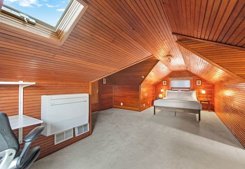 Others Treehouse Deck at Green Lake