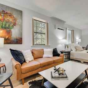 Primary image 1 2 マイル トゥ イースト アトランタ ビレッジ: コージー スタジオ ウィズ ポーチ, キング・メモリアル ホテル