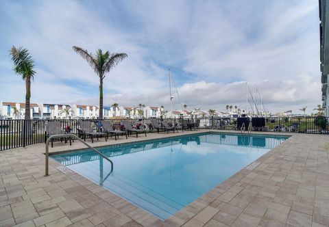 Others 2 Mi to Johns Pass: Madeira Beach Condo