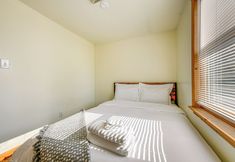 기타 3 2 Mi to Walden Galleria: Home w/ Furnished Deck!