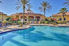 Others 8 Mi to Disney: Orlando Townhome w/ Pool Access!