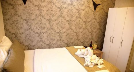 Others 2 Honey Hotel