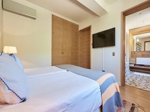 Khác 4 Magnificent Villa in Luxurious Retreat