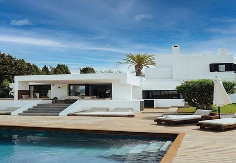 Others Luxurious Villa With Bright Terrace