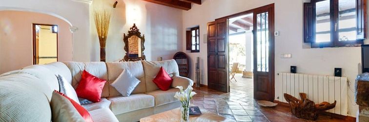 Lainnya Inviting Villa With Beautiful Outdoor Area