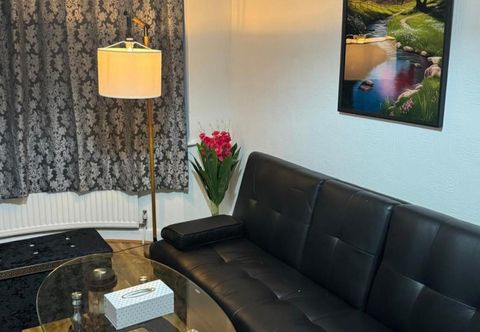 其他 4BR Familyhome and Parking Sleeps7 Guests