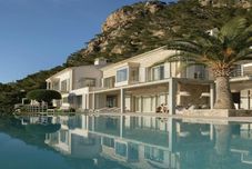 อื่นๆ Villa in Tranquil Hillside Location