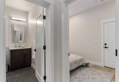 Lain-lain 4 Modern 2-Bedroom Retreat in Seattle