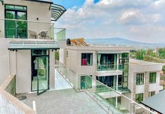 Others 3 Step Apart Hotel