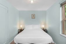 อื่นๆ Greenwood's Wildflower Glow WalkScore 81