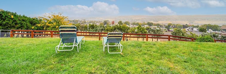 Others Hot Tub & Sweeping Views: Apt in Clarkston!