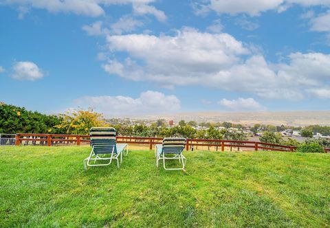 Others Hot Tub & Sweeping Views: Apt in Clarkston!