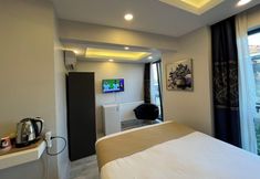 기타 4 White Palace Haliç