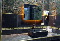 その他 4 Fields Hotel Carousel