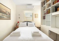 Others 3 Chic Bright Urban Escape by Sea N' Rent