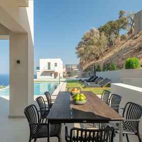 Room 1 Luxury Villa Verde, Khách sạn Manos Hatzidakis Theatre