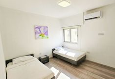 Others 2 Blue Sky Ocean Retreat