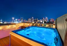 Others 7 Rooftop Hot Tub City Views Pac-man Pool Table