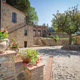 Primary image 1 Agriturismo Borgo Pulciano in Montone, Bastia Umbra Apartments