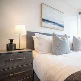 Room 1 Charming One Bedroom Flats on Stoke Rd, Bray Marina Hotels