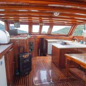 Reception 1 salise ince yat işletmeciliği, İzmir Hotels