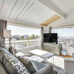 Primary image 1 3 Mi to Balboa Park: Water-view Condo w/ Balcony, Reuben H. Fleet Science Center Hotels