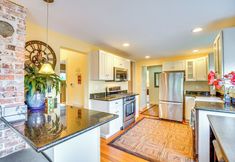 Others 3 9 Mi to Tacoma: Home w/ Deck in Milton!