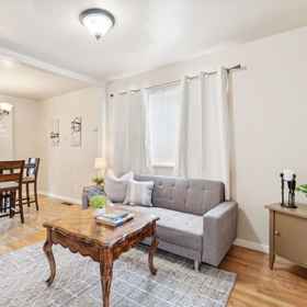 Primary image 1 Brighton Guesthouse 4 Bedroom Duplex, Hotel Taman SeaTac Utara