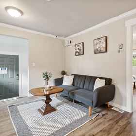 Primary image 1 Judkins Guesthouse 3 Bedroom Duplex, โรงแรม & ที่พัก ห้องสมุดประชาชนซีแอตเทิล