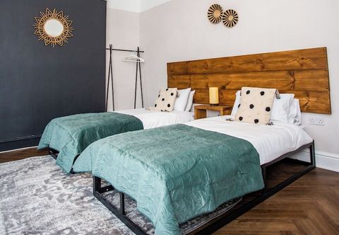 Others Pine St House