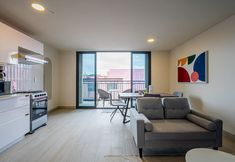 기타 7 w Comfy 1BR w Perfect Balcony in Casco View