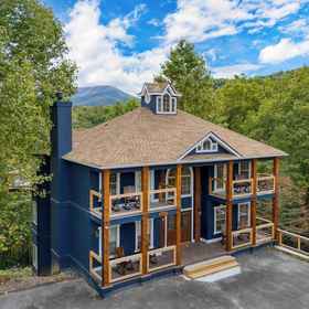 Primary image 1 Gatlinburg Getaway by Avantstay 9bdr, Sleeps 22! Hot tub + Movie Theater, Pigeon Forge Villas