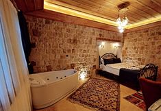 Lain-lain 5 Yamak Stone House