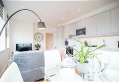 Lain-lain 7 Cosy 2-bed Flat in Slough with Free WiFi