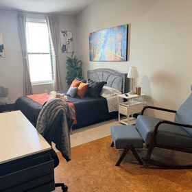 Primary image1全新私人共享房間,扬克斯公共图书馆飯店