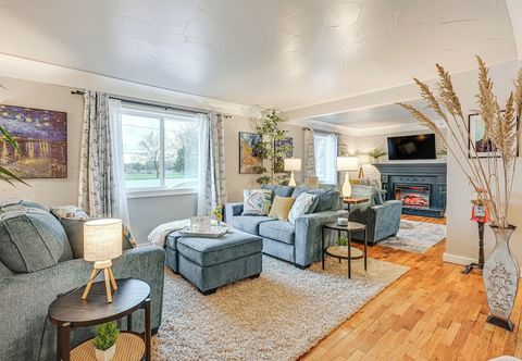 Others 2 Mi to Downtown Flushing: Spacious Retreat!