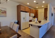 Others 2 Pool and Gym Access Luxury Condo