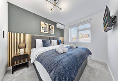 Others 3 Spacious 4BR Home in Brentford, Free Parking