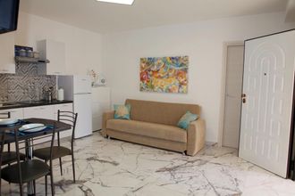 Others 4 Trilo Pino 2 Near The Sea