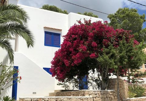 Others Hillside Villa Near Beaches