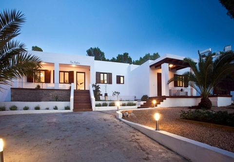 Others Beachfront Villa With Saltwater Pool