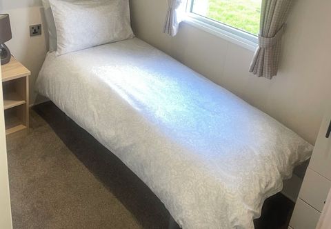 Others Charming 2-bed Chalet in Tuxford