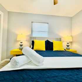 Room 1 Family-friendly Fire-pit Pool Table Soccer, HERITAGE S Lakeside Ave studio 81 Hotels