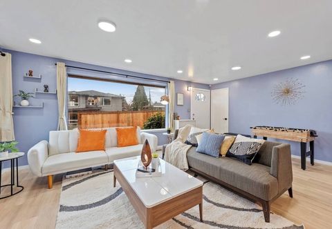 Others Lakeview Home in Renton, Walk to Beach, AC, Fenced