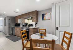 อื่นๆ 2 Walk to Parks Restaurants Monuments More