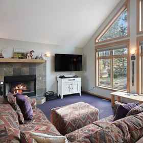 Primary image 1 28 Big Leaf 3 Bedroom Home, Lava River Cave Hotels