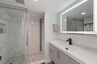 기타 4 Stylish & Spacious Retreat in Downtown Bellevue