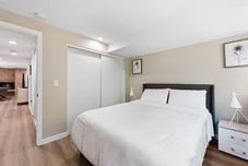 기타 Stylish & Spacious Retreat in Downtown Bellevue