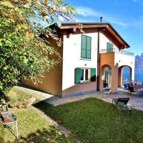 Room 1 Villa Panoramica in Menaggio, Barni Villas