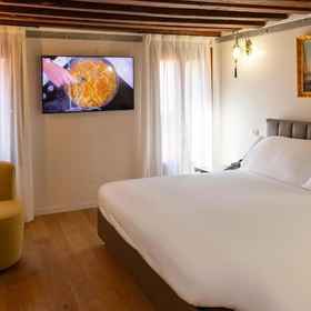 Room 1 Ca' Rino - Flats in Venice, Saint Mark's Basilica Hotels